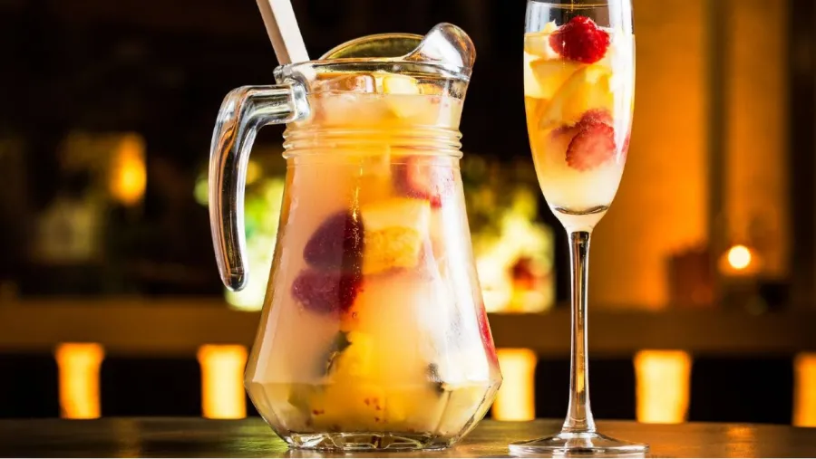 CLERICÓ, UN TOQUE FRUTAL Y REFRESCANTE. Es un cóctel ideal para disfrutar con amigos en las celebraciones de fin de año. / PEXELS.