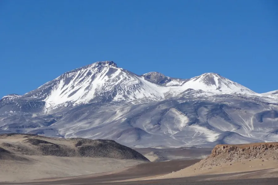 OJOS DEL SALADO. el volcán más alto del mundo/WIKIPEDIA