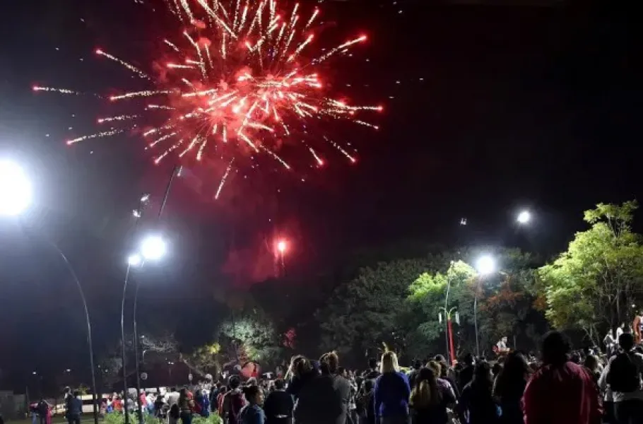 Hay altas probabilidades de que los fuegos artificiales deban suspenderse por unas horas.