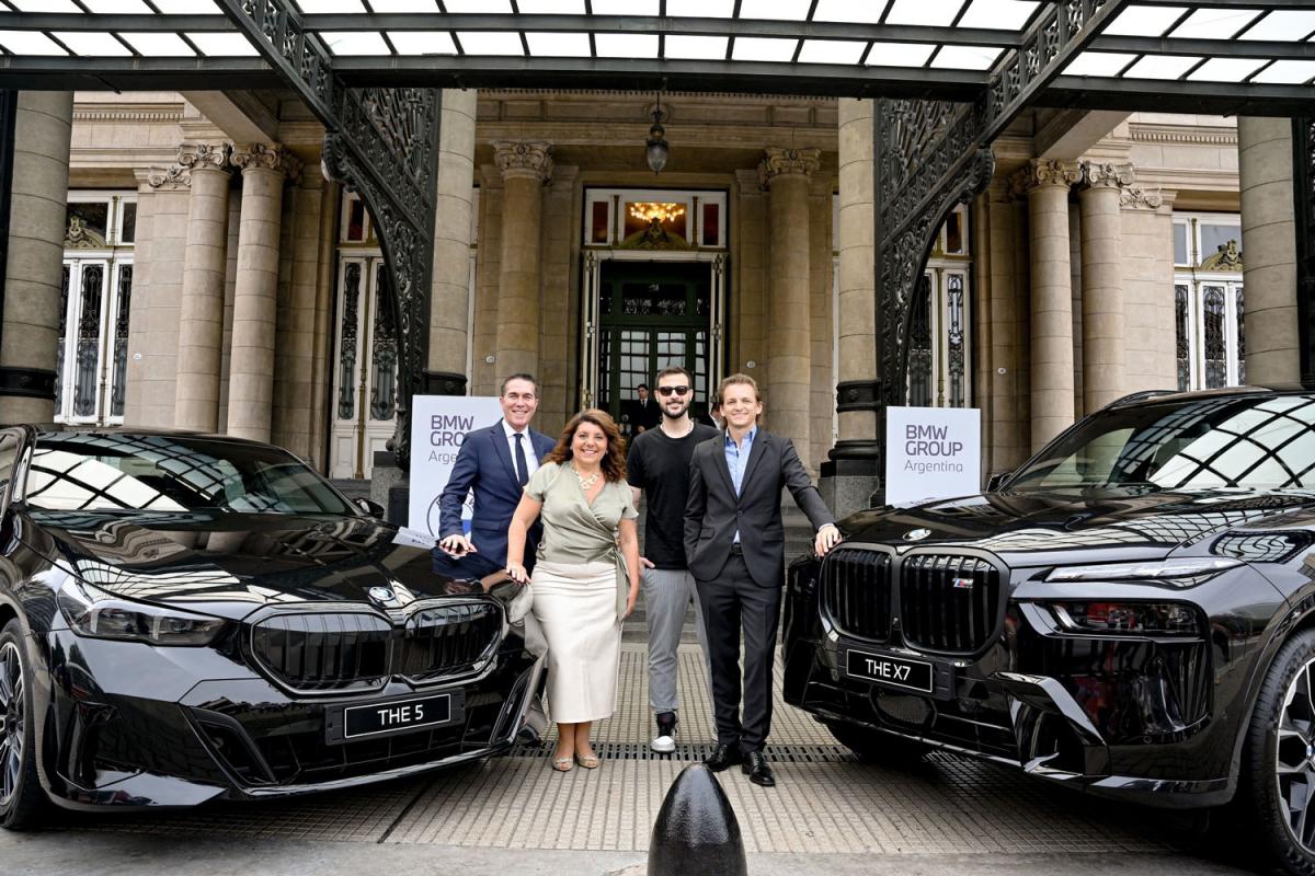 Ivana Dip y Leandro Larregina, junto a Barili y Diego Leuco, usuarios e influencers de la marca BMW. 