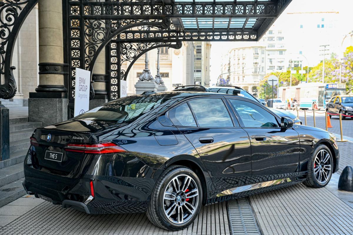 La octava generación del BMW Serie 5 conserva el característico diseño elegante y deportivo. 