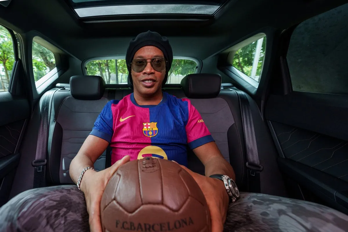 FIGURA. Ronaldinho se volvió un embajador para FC Barcelona en distintas partes del mundo.