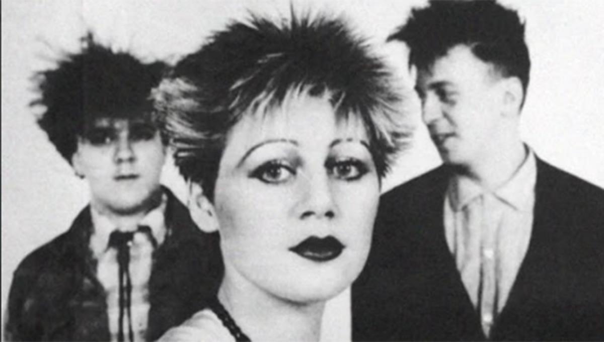 INSPIRADOReS. Cocteau Twins fue considerada como una de las principales influencias del posterior subgénero shoegaze .