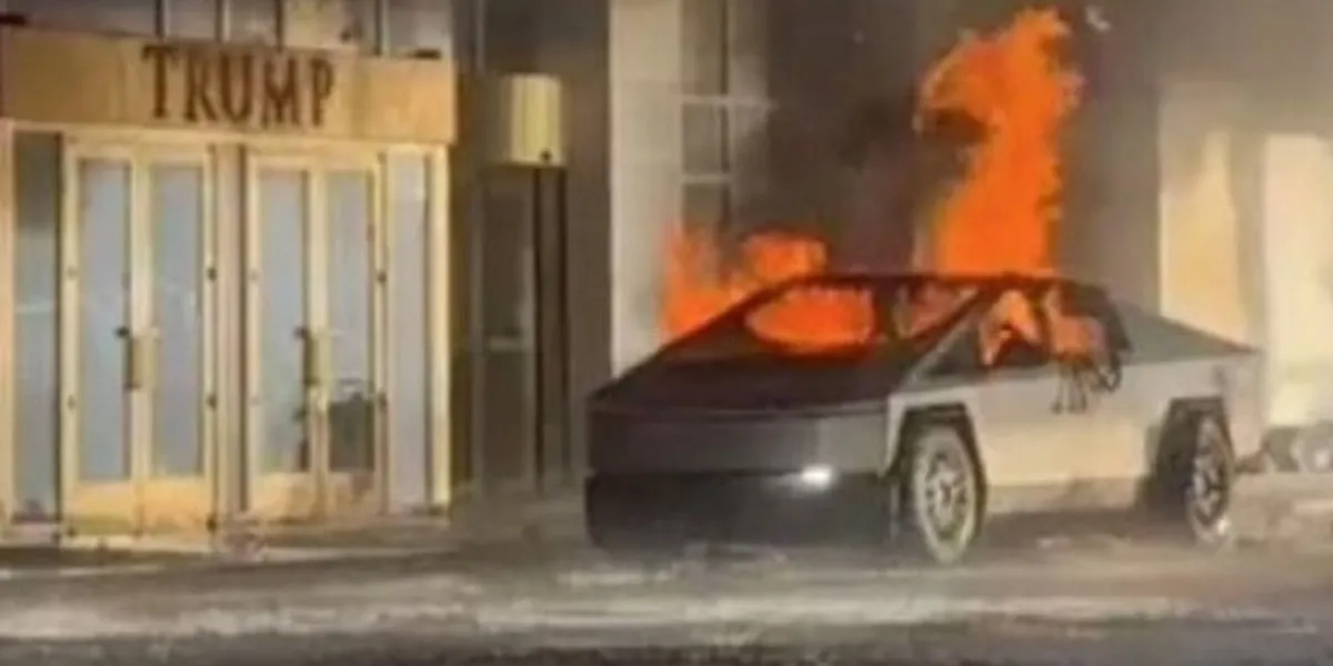 LAS VEGAS. El auto explotó al frente de la Torre Trump.