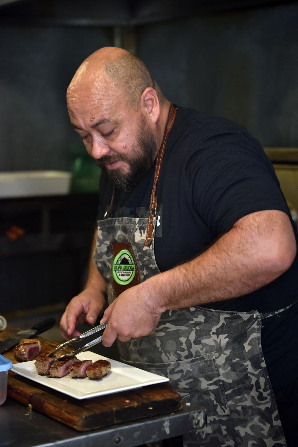 ALTA COCINA. El chef taficeño pudo aprender grandes maestros como el chef Álvaro Arismendi.