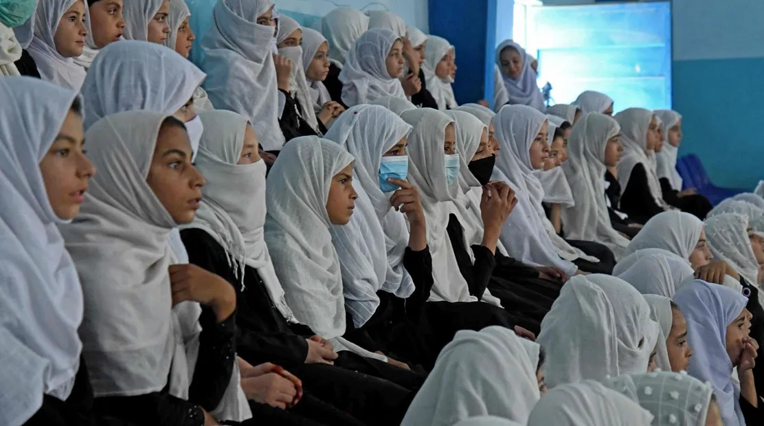 studiantes de un colegio en Kandahar, Afganistán, en septiembre de 2022. 