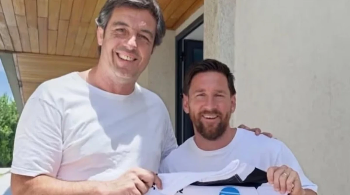 Messi posó con una camiseta de un histórico club de rugby y se volvió viral