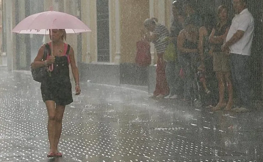 Rige una alerta por tormentas, caída de granizo y calor extremo en algunas provincias