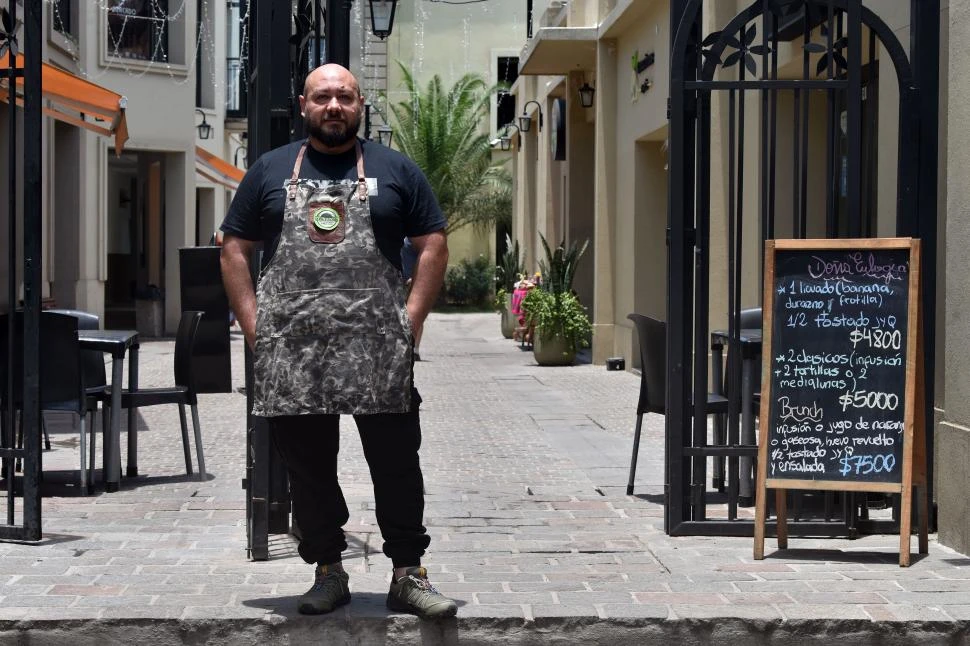 OBJETIVO CUMPLIDO. Con esfuerzo y paciencia, logró abrir su  propio bodegón gourmet.