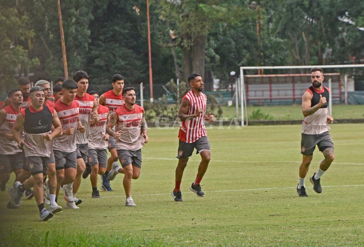 REGRESO. Matías “Caco” García (a la derecha) trabajó a la par del grupo.