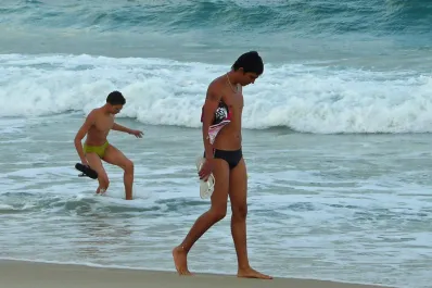 Alerta por contaminación en Brasil: cuál es la bacteria que afecta a las distintas playas del país