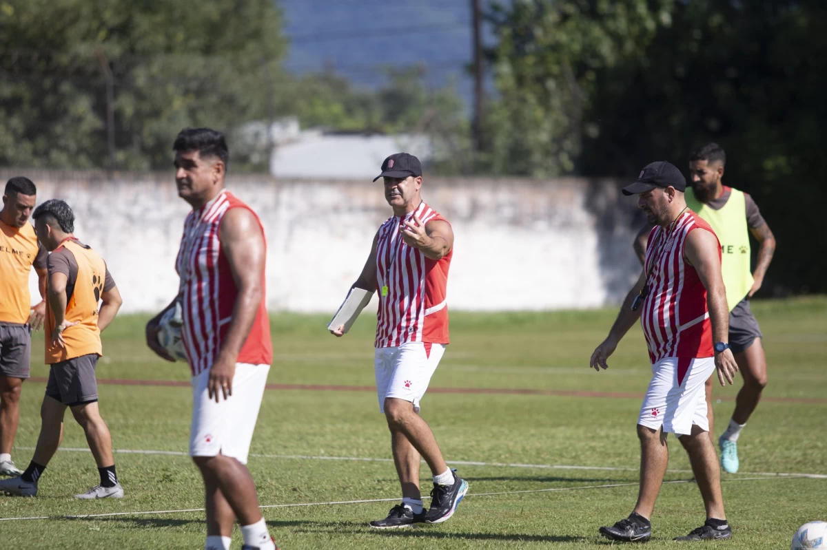 CONTENTO. Ariel Martos recibirá en la semana a Hachen y Pino, los dos últimos refuerzos del plantel.