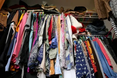 Qué significa tener el armario lleno de ropa que no usás, según la ciencia