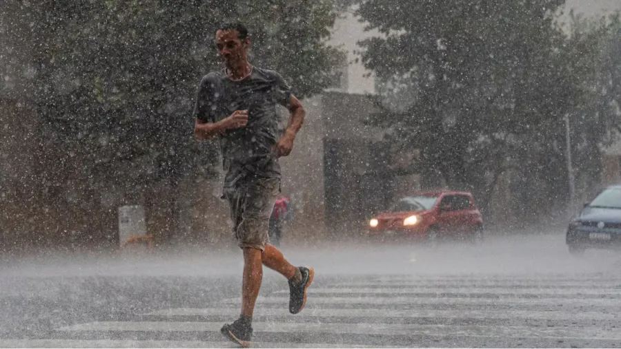 Alerta amarilla en ocho provincias: ¿a qué hora comenzarán las fuertes tormentas?