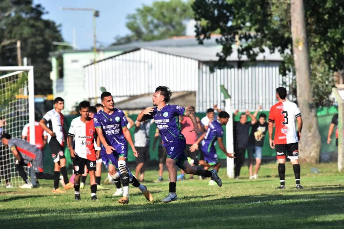 EL GOL DE LA CLASIFICACIÓN A SEMIS. Facundo Cruz anotó el 1-0 definitivo en la vuelta frente a Sportivo Guzmán por los cuartos de final del Regional Federal Amateur.