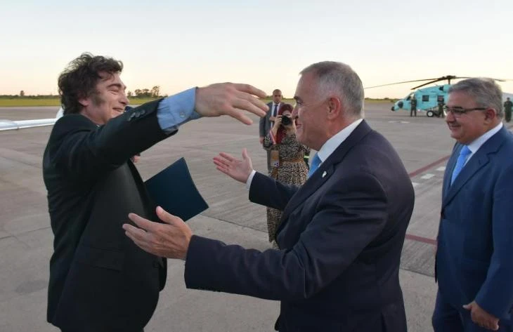 BUEN VÍNCULO. El gobernador Jaldo y el presidente Milei mantienen una relación de cercanía y de aval mutuo. foto informacion publica