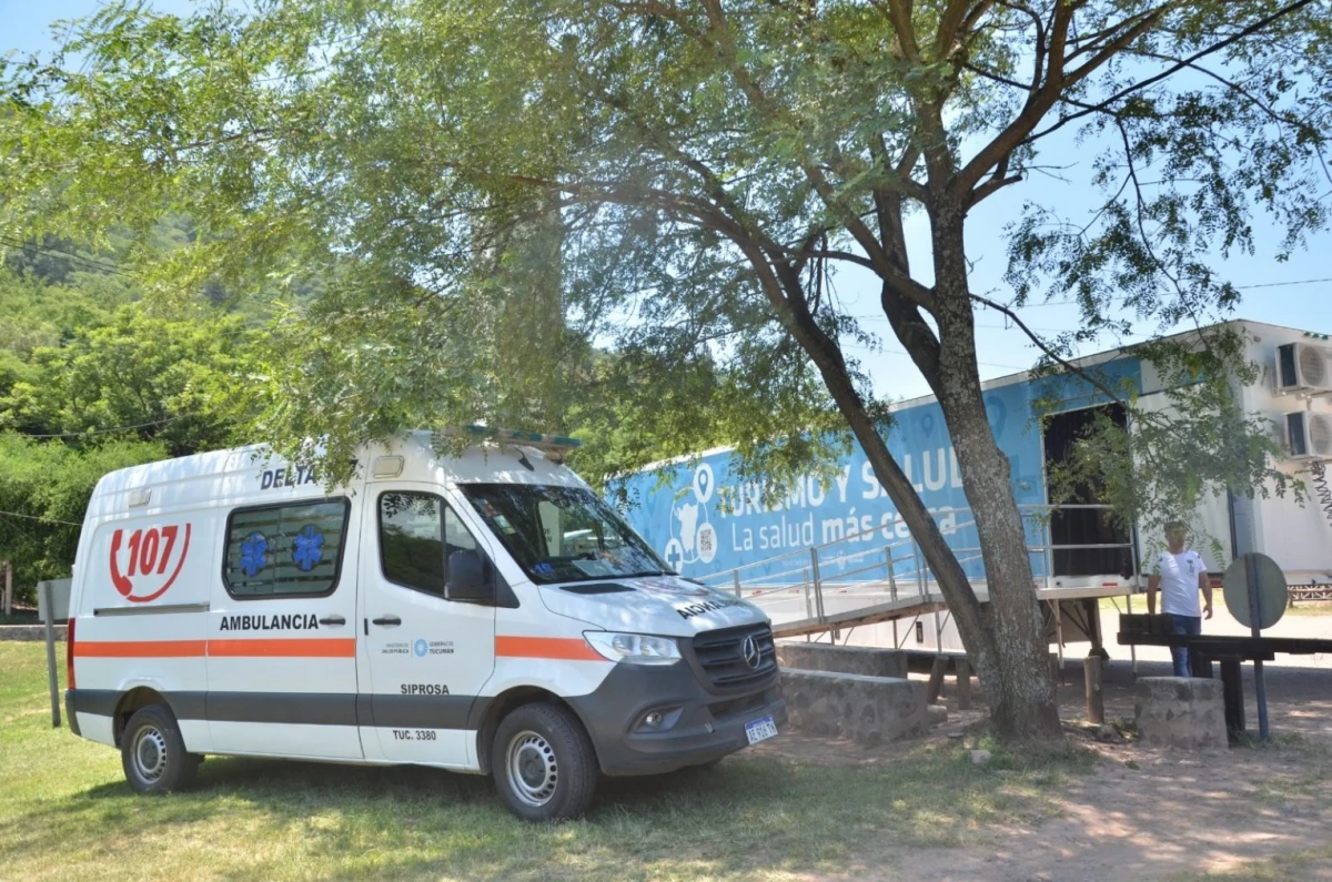 Ambulancia y tráiler sanitario. FOTO MINISTERIO DE SALUD PÚBLICA