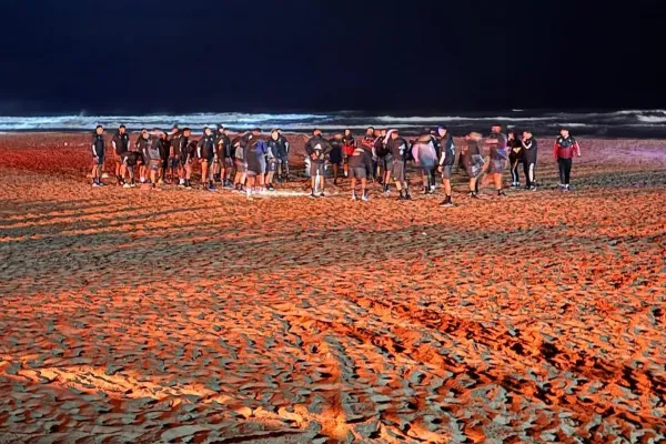 Entrenamientos de madrugada y en la playa: así es la insólita pretemporada de Deportivo Riestra