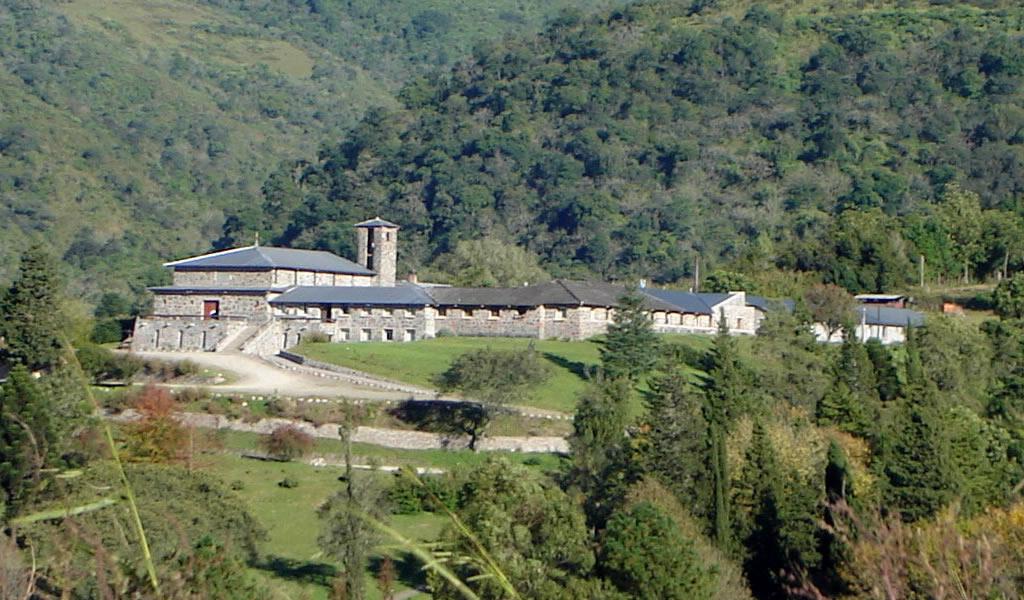 MONASTERIO CRISTO REY. desde las alturas se puede observar el monasterio entre el verde de las montañas simoqueñas./TRIPADVISOR