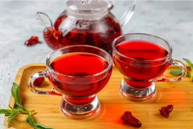 La infusión para dormir mejor y quemar grasas después de los 50