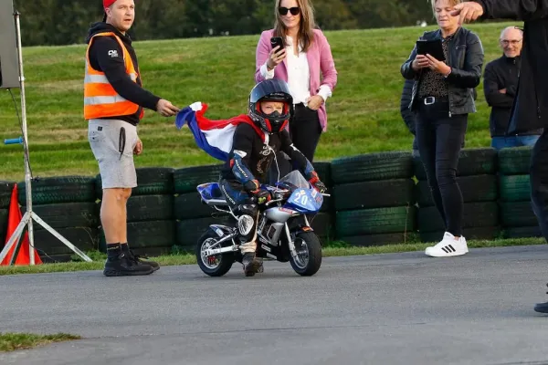 Conmoción en el motoclismo: la muerte de un niño de siete años reabre un viejo debate sobre los deportes de riesgo