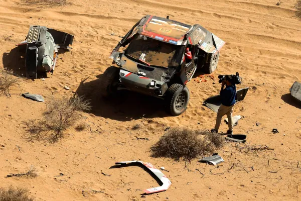 El impactante accidente de Sébastien Loeb en el Dakar 2025