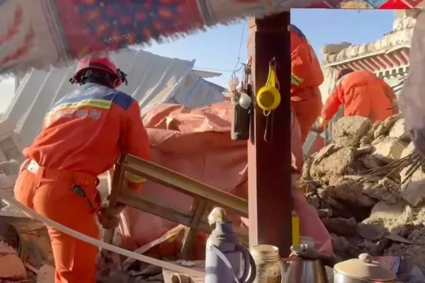 Al menos 100 muertos por un terremoto en el Tíbet chino