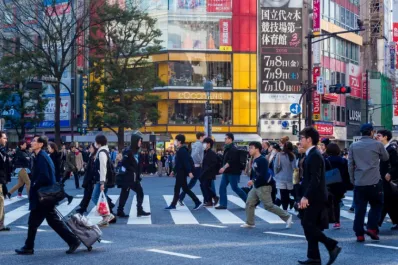 Japón ofrece a los jóvenes trabajo remoto, pago de estudios y otros beneficios ante la falta de empleados