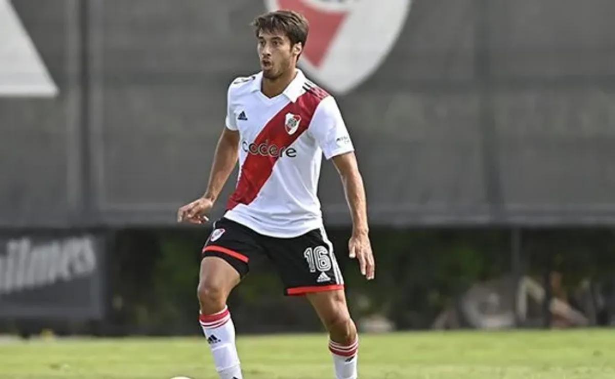 Talo Colletta firmó por dos temporadas con Arsenal. 