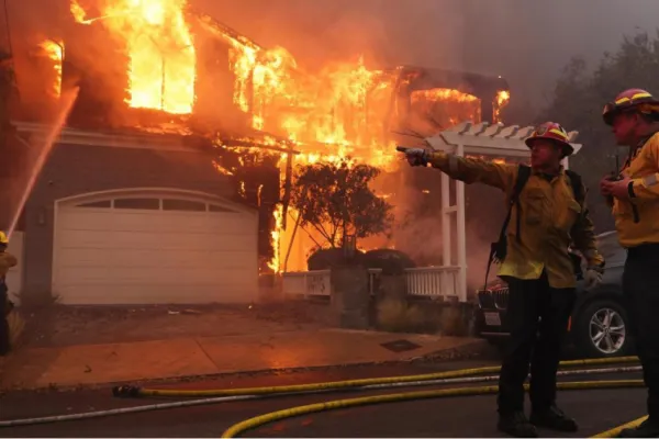 Qué famosos de Hollywood que tuvieron que evacuar sus mansiones por los incendios en Los Ángeles