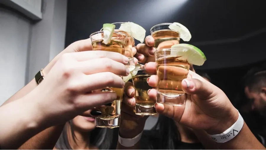 Qué tipos de cáncer se desarrollan por las bebidas alcohólicas