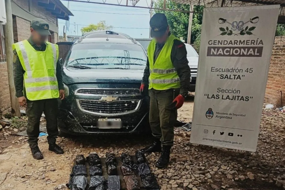 Llevaban casi 30 kilos de cocaína en un auto tuneado