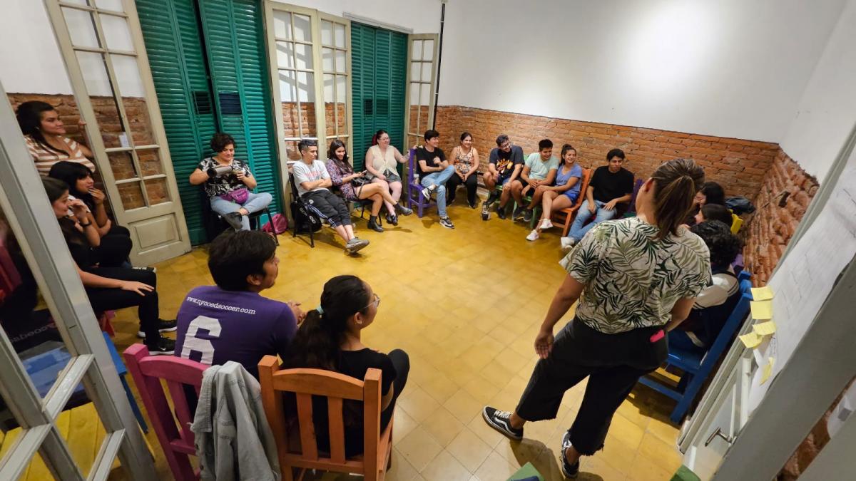 BROTES. Desde talleres, cafés, almuerzos populares, hasta noches de recitales, el espacio busca ser mucho más que un centro cultural. / CORTESÍA NATALIA SERRANO