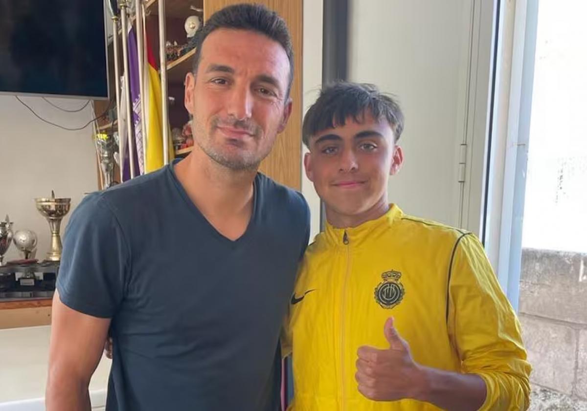 ENCUENTRO. Alex y Scaloni, meses antes del mundial de Qatar, en 2022.