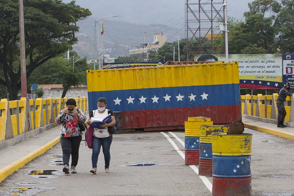 Venezuela cerró la frontera con Colombia y suspendió vuelos entre los países por una supuesta conspiración