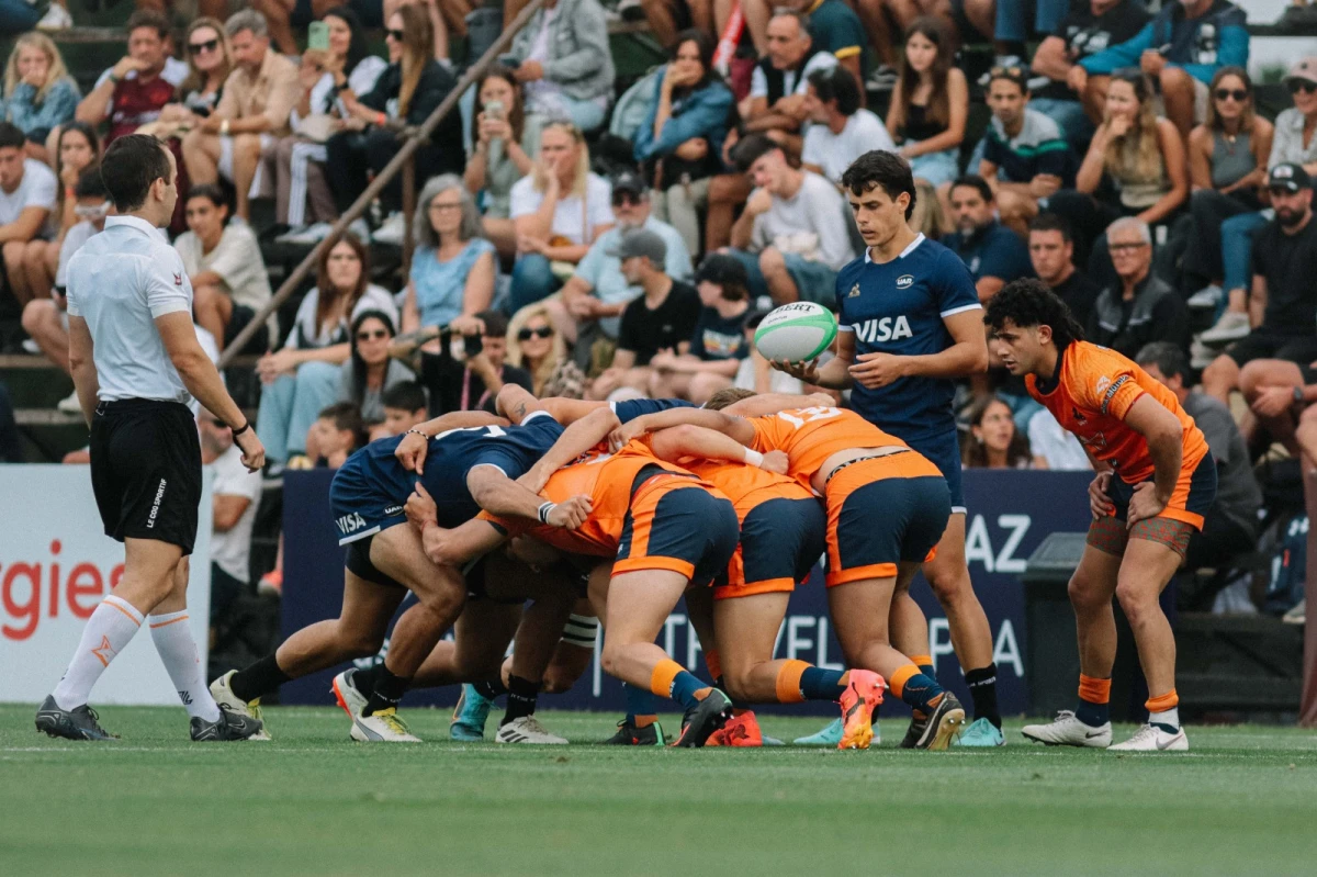 LA DERROTA. Argentina Desarrollo fue superior con la pelota en juego y también en las formaciones fijas. En los scrums, por ejemplo, sacó más ventaja para distribuir el juego desde esa situación. FOTO PRENSA UAR