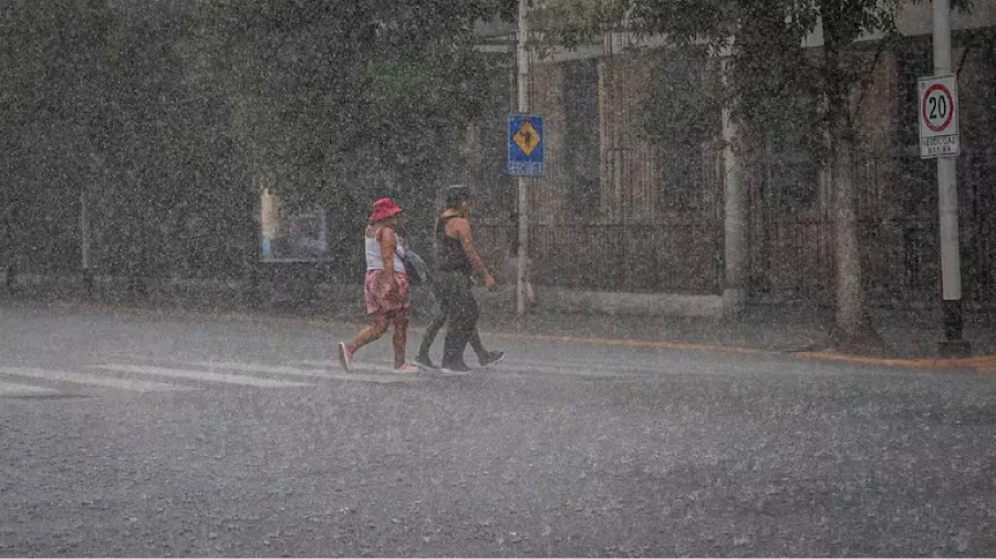 Rigen alertas por tormentas fuertes y calor intenso en gran parte del país