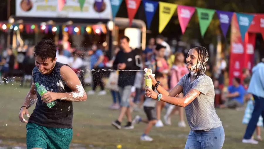 El carnaval es una las fiestas tradicionales más esperadas del verano