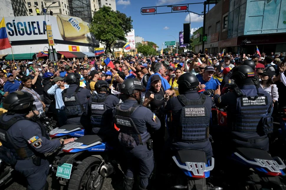 EN CARACAS. La detención de Machado se produjo luego de aparecer en la movilización. afp