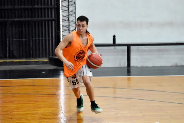 Jugó la Liga Nacional, fue entrenado por el hermano de Manu Ginobili y volvió a Estudiantes para afrontar la Liga Argentina