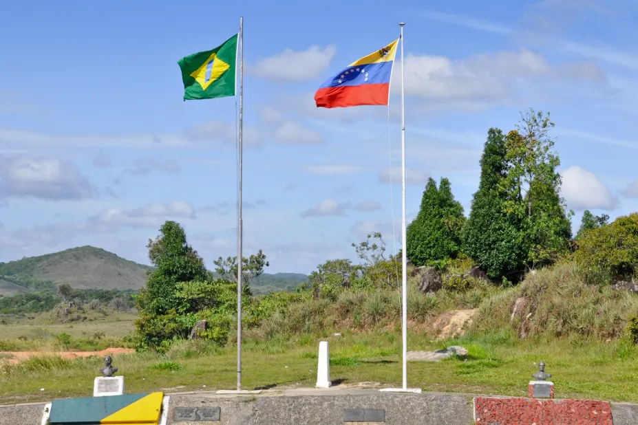 Venezuela también cerró la frontera con Brasil 