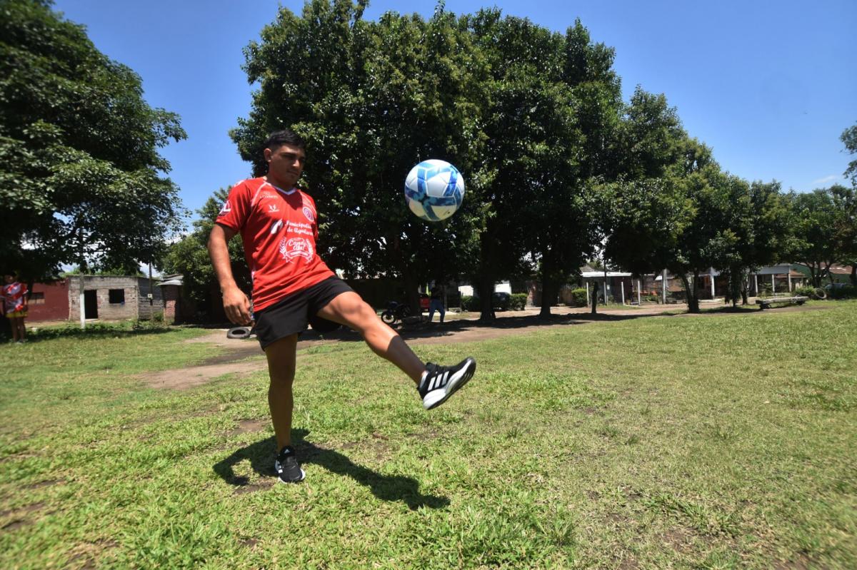 PASIÓN. Díaz comenzó su carrera futbolística en Santa Ana.