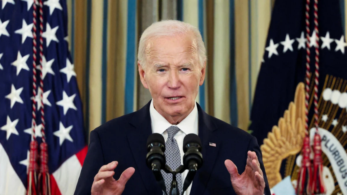 Joe Biden calificó de vergonzosa la decisión de Facebook de eliminar la verificación de datos