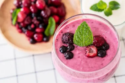 El poderoso batido que ayuda dormir mejor por la noche: ¿qué contiene y cómo prepararlo?