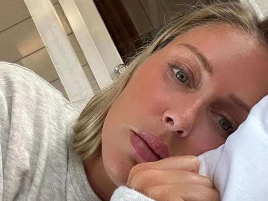 Amy tiene encefalomielitis miálgica (EM) o síndrome de fatiga crónica.