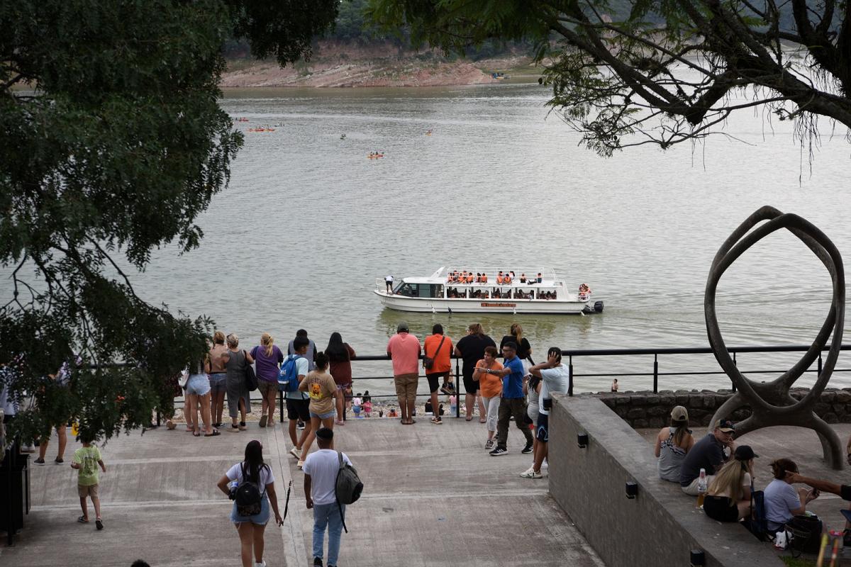 PASEO SOLICITADO. Ir en barcos por el dique es lo más requerido