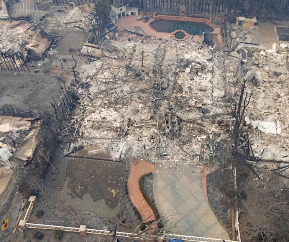 Incendios en California: el impactante antes y después de las casas de los famosos arrasadas por el fuego