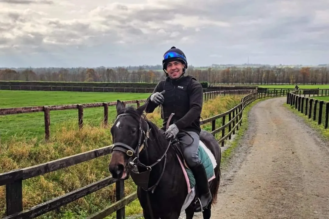 Nicolás Fuentes, el único tucumano que trabaja en el centro de pretraining y doma que Juddmonte Farms. 