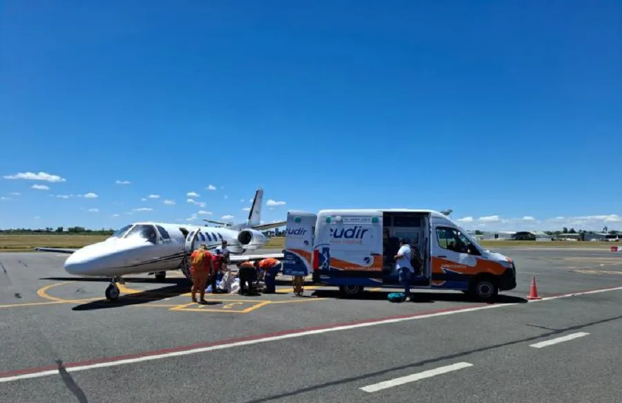 Tucumán: trasladaron en el avión sanitario a una menor de 8 años