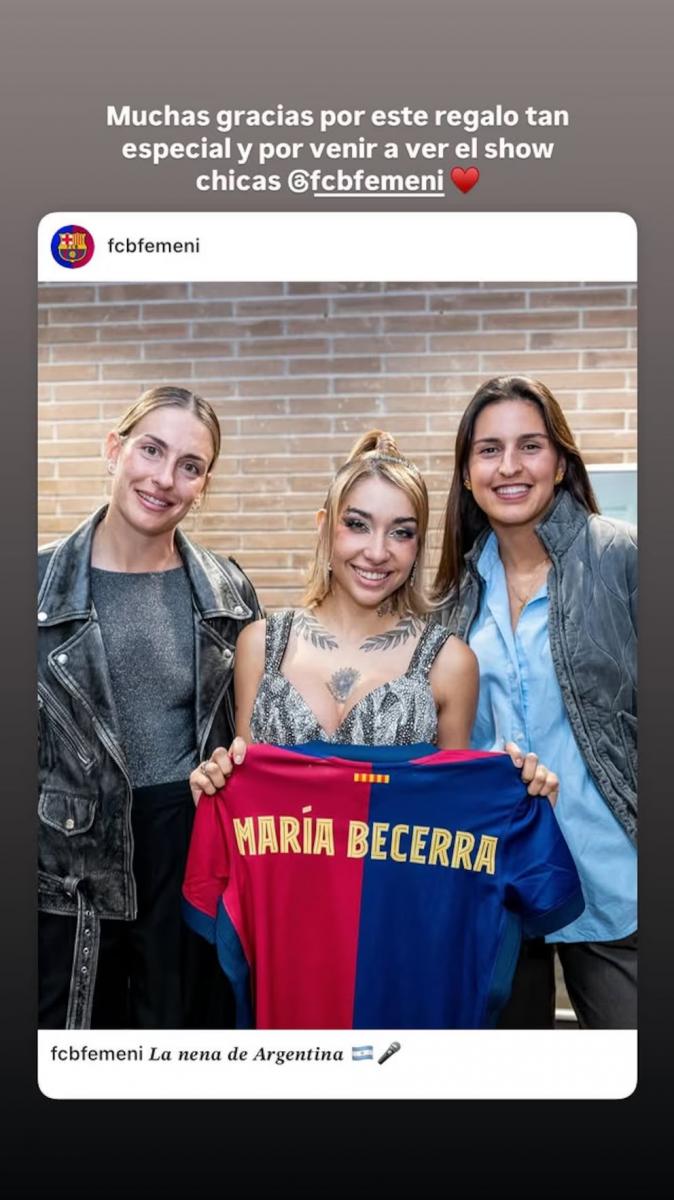 El agradecimiento de la cantante a las futbolistas por la camiseta con su nombre